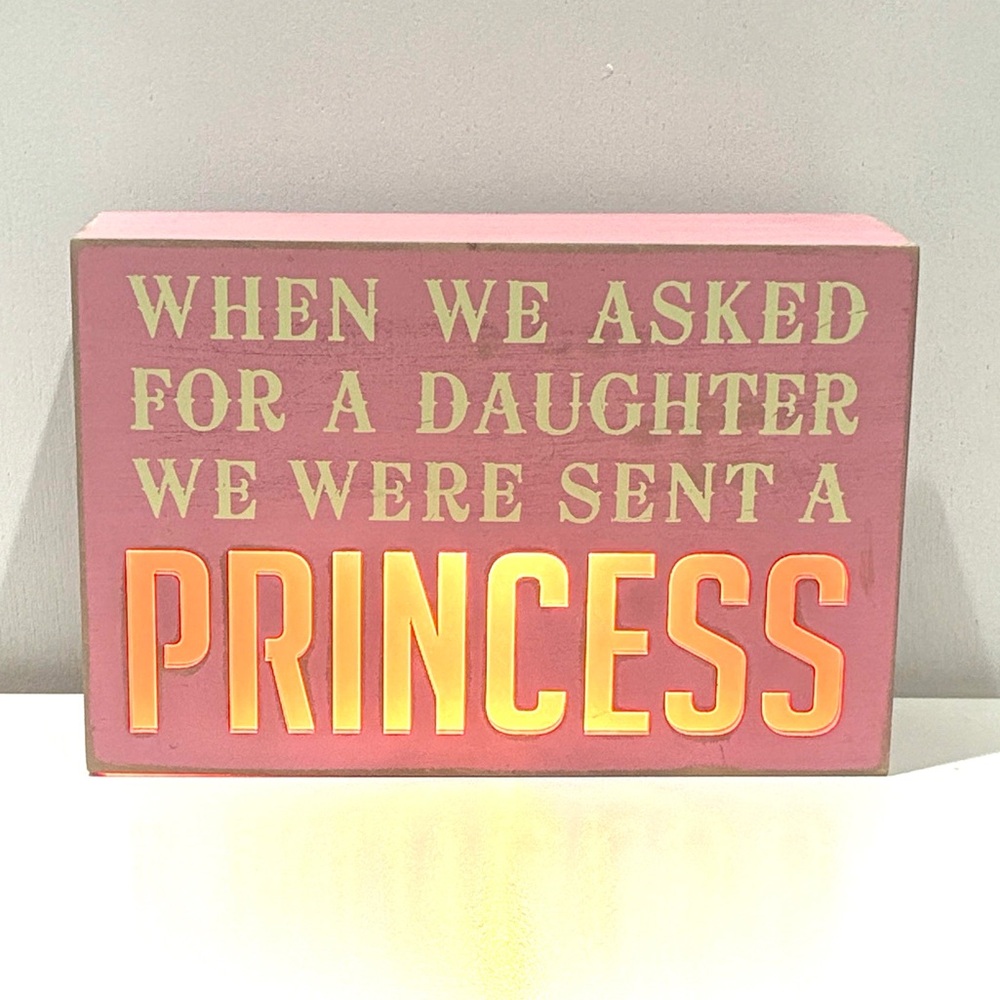 Pink 'Princess' Light-Up Sign - Picture 4 of 6